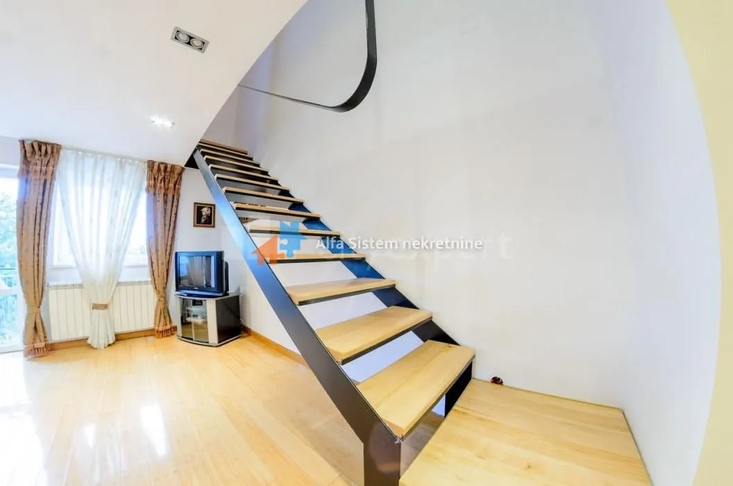 Izdavanje, trosoban stan, 100m², Savski Venac, Beograd