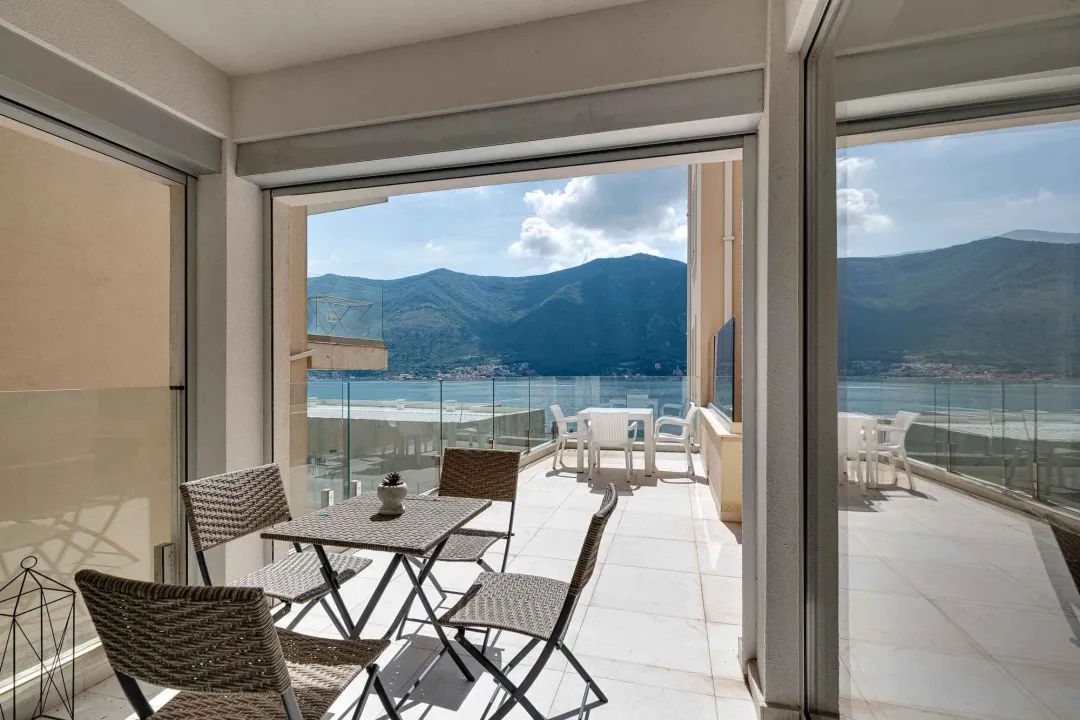 Sale, two bedroom apartment, 86m², Dobrota, Kotor