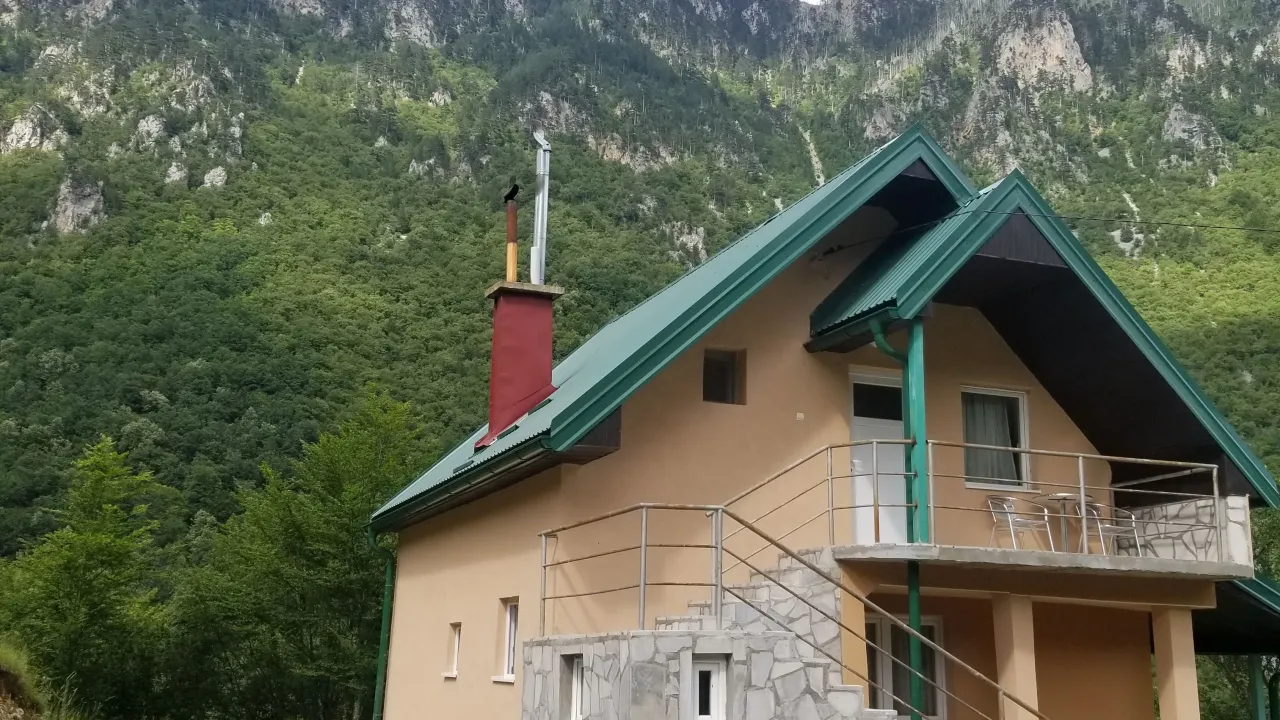 Izdavanje, kuća, 100m², Dobrilovina, Mojkovac
