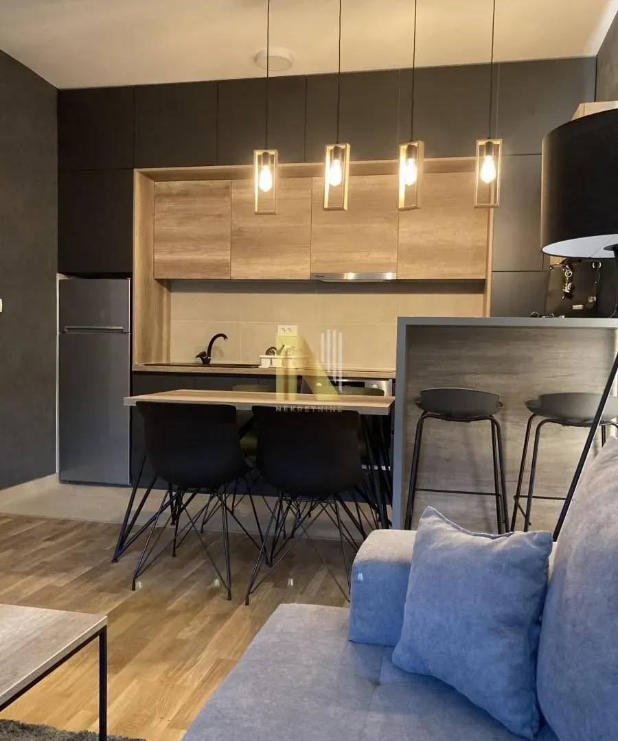 Izdavanje, trosoban stan, 57m², Kej, Novi Sad Sve Podlokacije