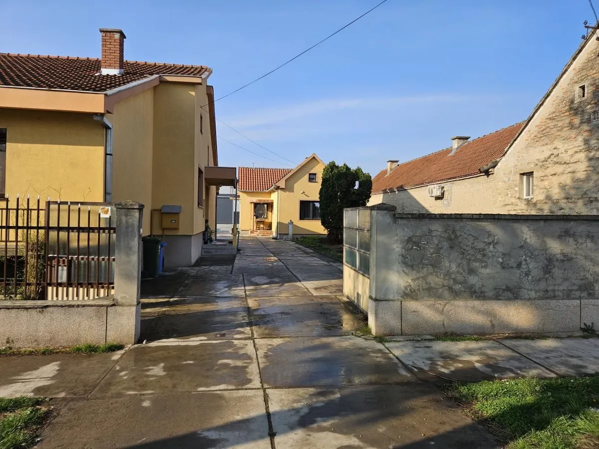 Rent, office space, 465m², Centar, Stara Pazova