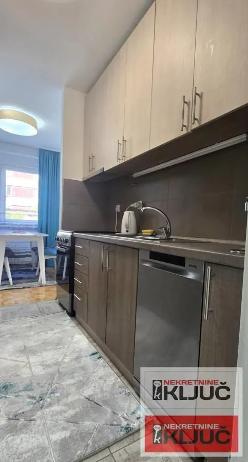 Izdavanje, dvosoban stan, 54m², Rotkvarija, Novi Sad Sve Podlokacije