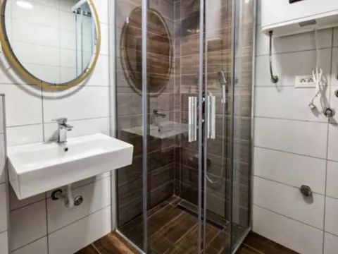 Izdavanje, garsonjera, 22m², Tološka šuma, Podgorica - image 3