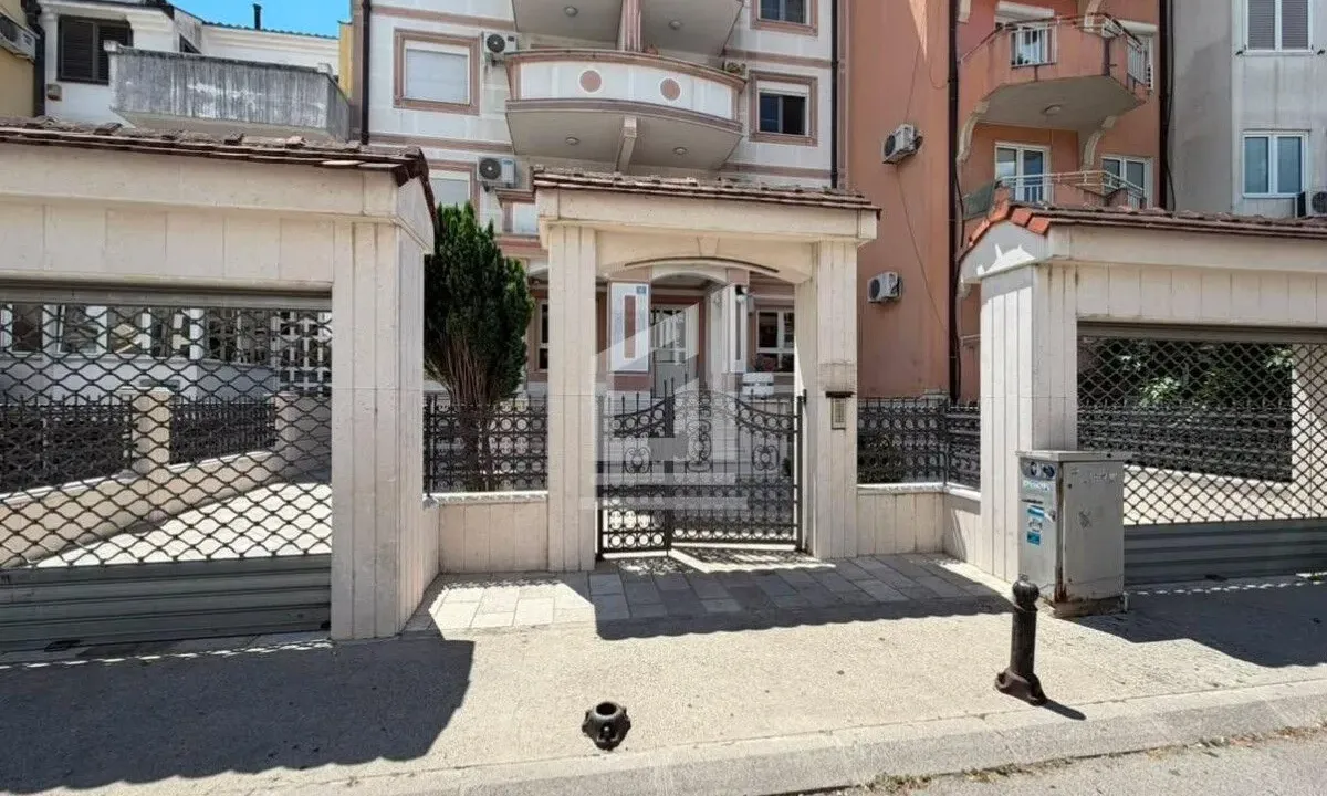 Rent, office space, 150m², Ljubović, Podgorica