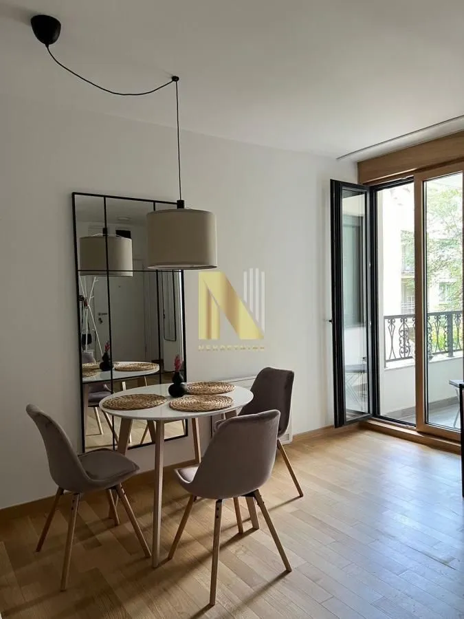 Izdavanje, jednosoban stan, 39m², Bulevar Oslobodjenja, Novi Sad Sve Podlokacije