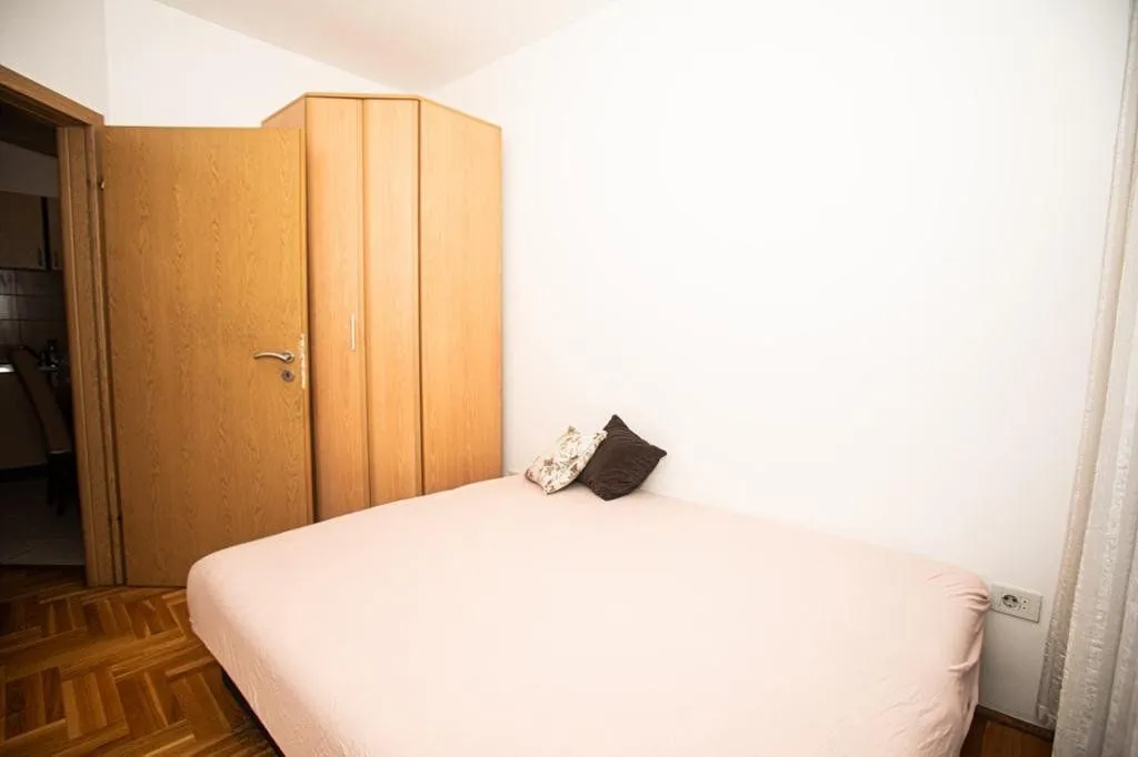 Izdavanje, jednosoban stan, 45m², Podgorica, Crna Gora