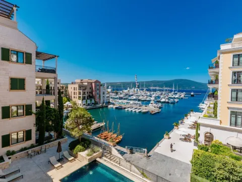 Sale, four bedroom apartment, 240m², Tivat, Crna Gora - image 23