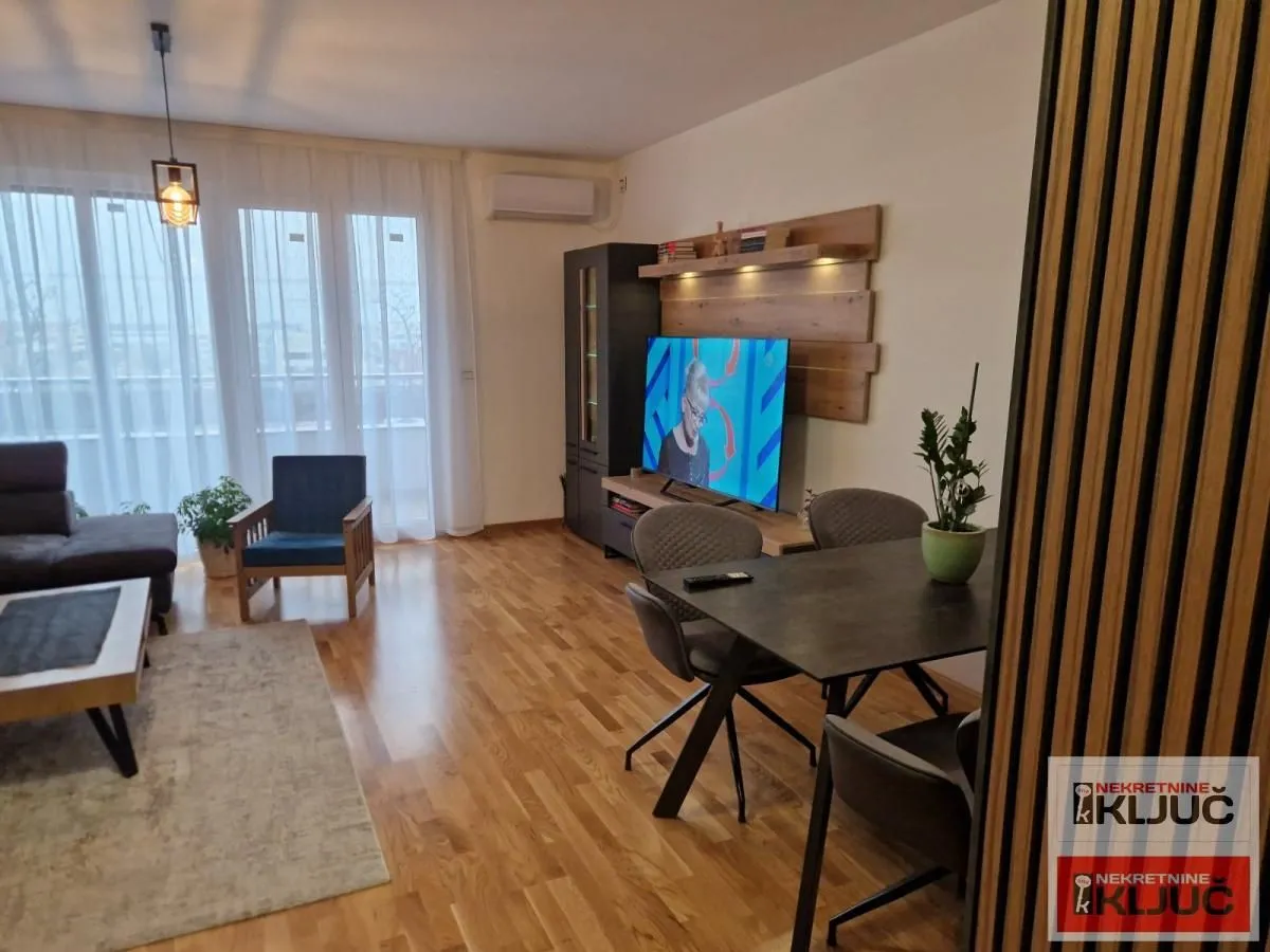 Prodaja, četvorosoban stan, 98m², Petrovaradin, Novi Sad