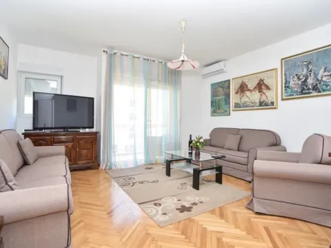 Izdavanje, jednosoban stan, 59m², Golubovina, Budva - image 3