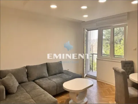 Izdavanje, trosoban stan, 64m², Uciteljsko Naselje, Zvezdara Sve Podlokacije - image 1