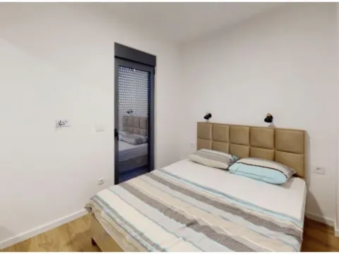 Izdavanje, dvosoban stan, 75m², Kalimanj, Tivat - image 7