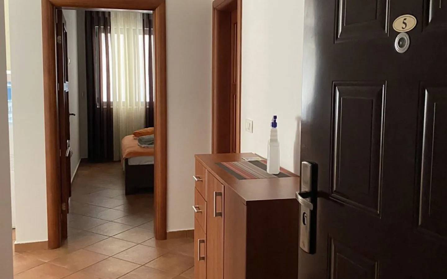 Izdavanje, jednosoban stan, 70m², Dobra Voda, Budva