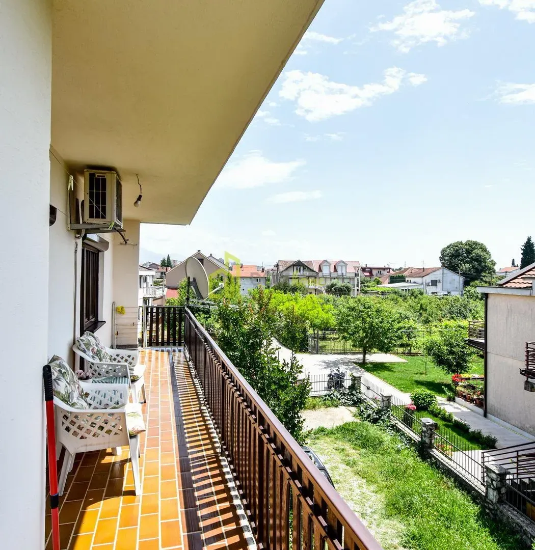 Sale, house, 370m², Tološi, Podgorica