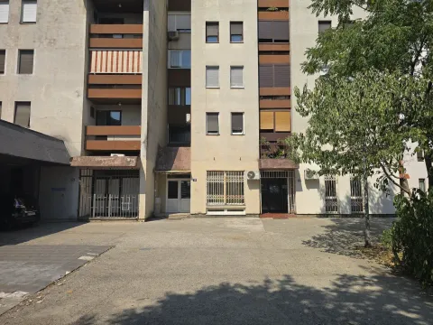 Prodaja, trosoban stan, 95m², Blok 6, Podgorica - image 2