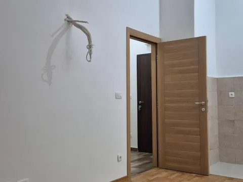 Prodaja, jednosoban stan, 40m², Stari Aerodrom, Podgorica - image 3