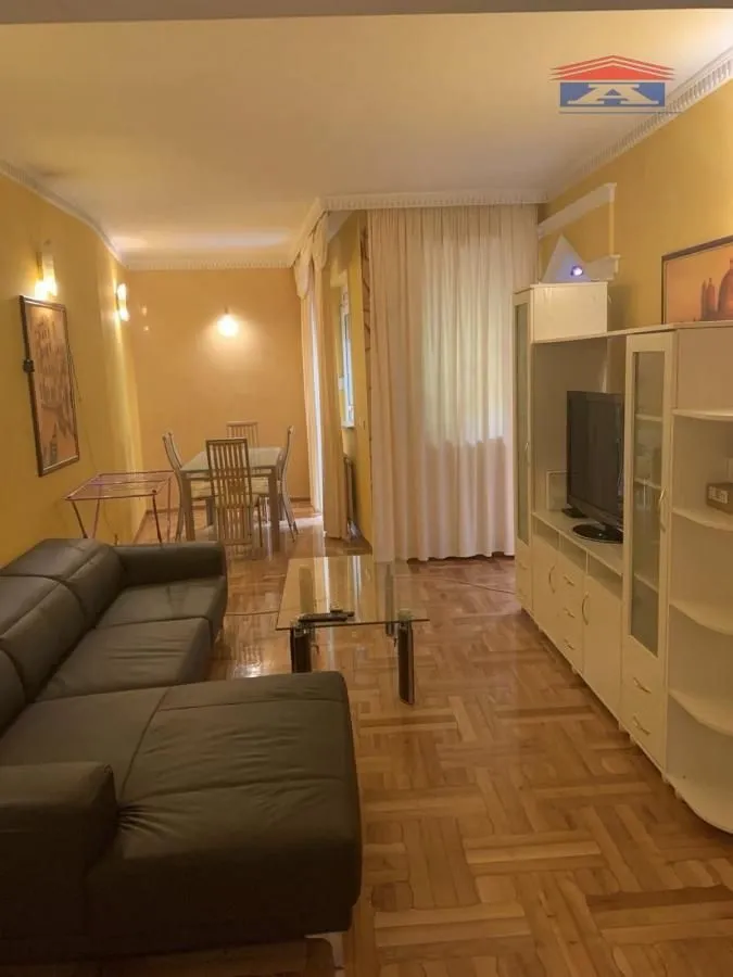 Izdavanje, dvosoban stan, 64m², Centar, Novi Sad