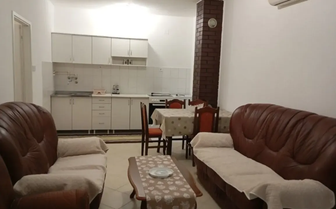 Izdavanje, jednosoban stan, 50m², Mažina, Tivat