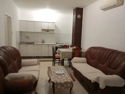 Izdavanje, jednosoban stan, 50m², Mažina, Tivat