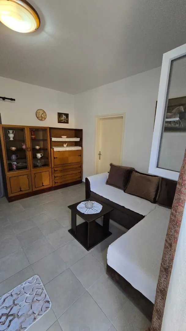 Izdavanje, jednosoban stan, 45m², Mažina, Tivat