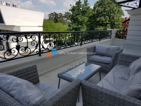 Izdavanje, stan, 215m², Senjak, Beograd