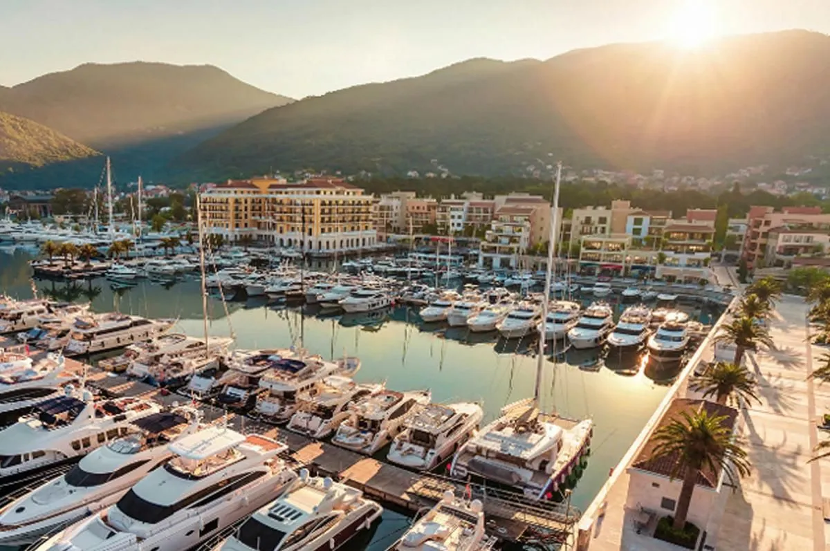 Prodaja, dvosoban stan, 72m², Tivat, Crna Gora
