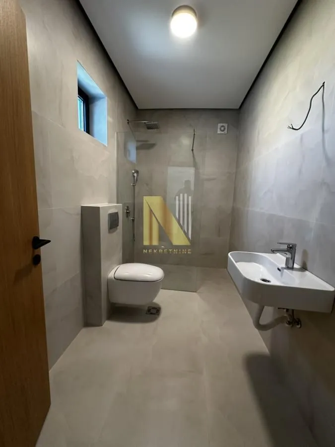 Prodaja, četvorosoban stan, 133m², Grbavica, Novi Sad Sve Podlokacije