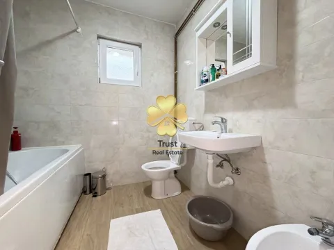 Izdavanje, kuća, 200m², Tološi, Podgorica - image 14