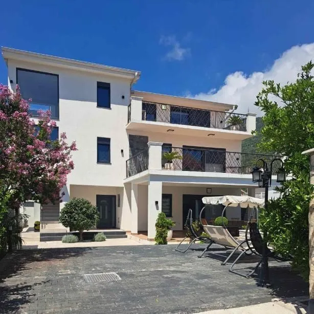 Sale, house, 296m², Lastva Grbaljska, Kotor