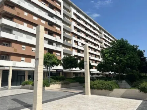 Izdavanje, dvosoban stan, 68m², Central Point, Podgorica