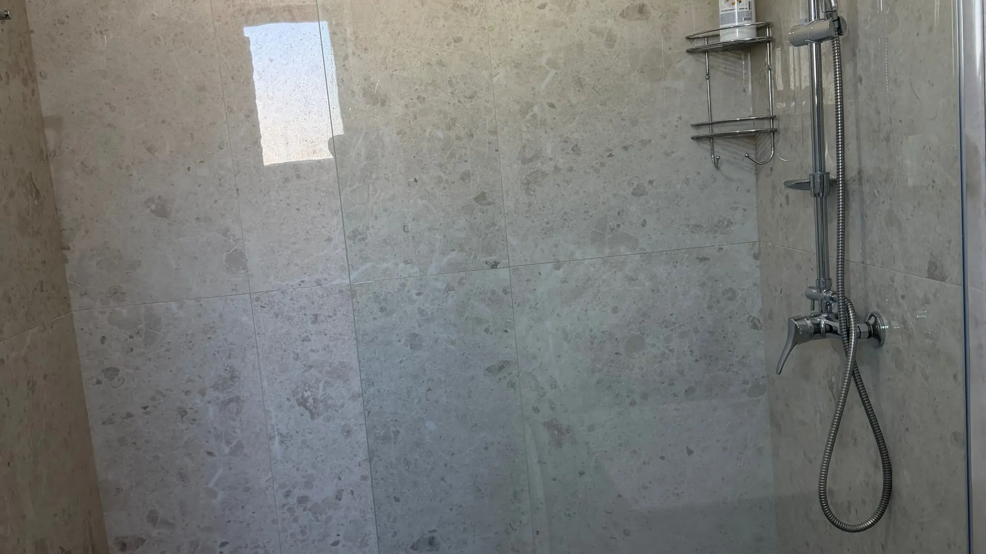 Izdavanje, dvosoban stan, 66m², Bonići, Tivat