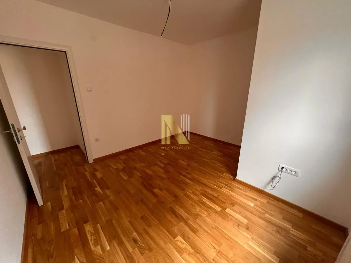 Prodaja, četvorosoban stan, 90m², Lipov gaj, Novi Sad Sve Podlokacije