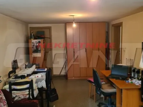 Prodaja, kuća, 520m², Veliki Mokri Lug, Zvezdara Sve Podlokacije - image 4