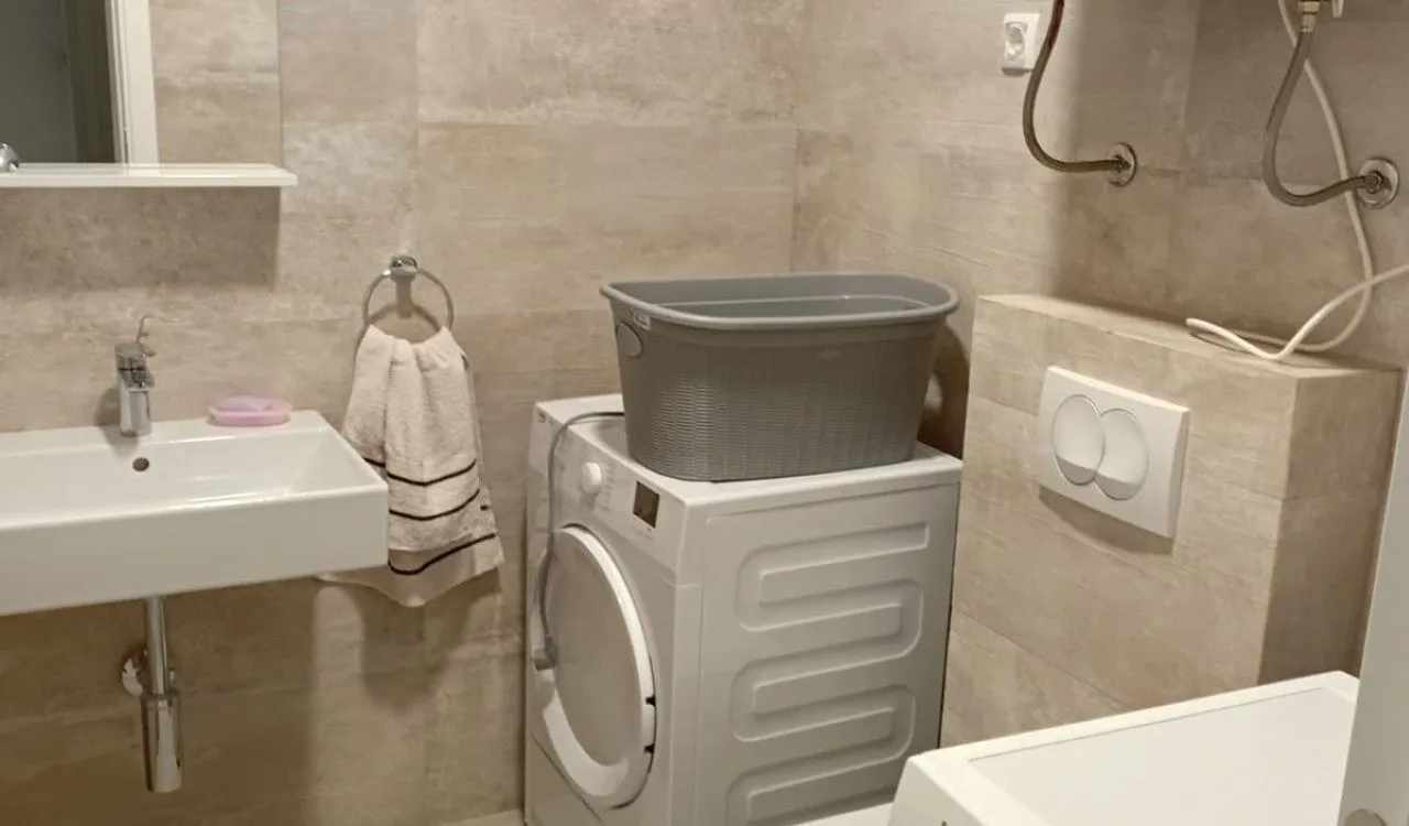 Izdavanje, dvosoban stan, 76m², Gorica C, Podgorica
