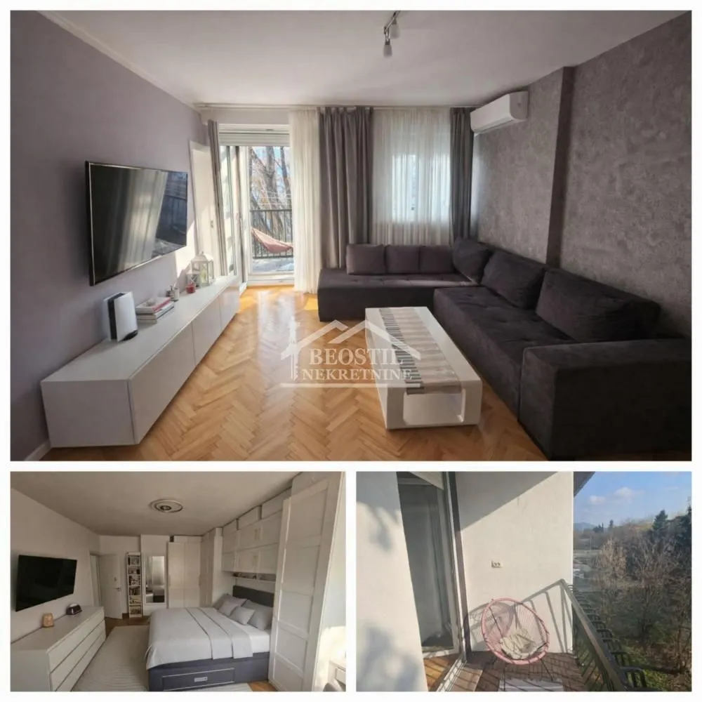 Living room with a sofa, TV and access to the terrace, along with views of the bedroom and terrace.