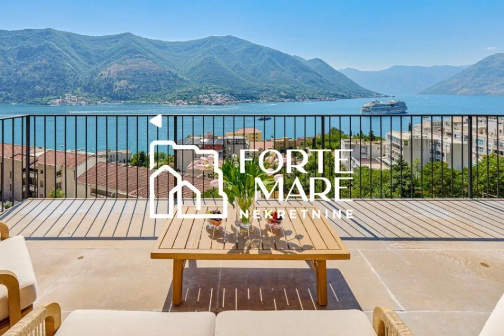 Sale, three bedroom apartment, 158m², Dobrota, Kotor