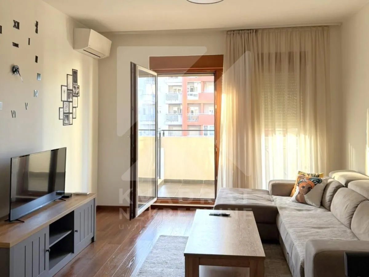 Izdavanje, jednosoban stan, 50m², Master Kvart, Podgorica