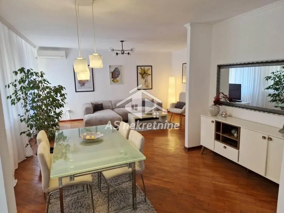 Izdavanje, četvorosoban stan, 102m², Vračar Hram, Vračar Sve Podlokacije