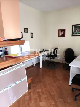 Rent, house, 550m², Uciteljsko Naselje, Zvezdara Sve Podlokacije - image 9