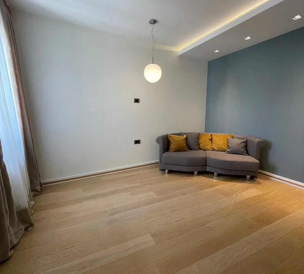 Izdavanje, trosoban stan, 100m², Crveni Krst, Beograd