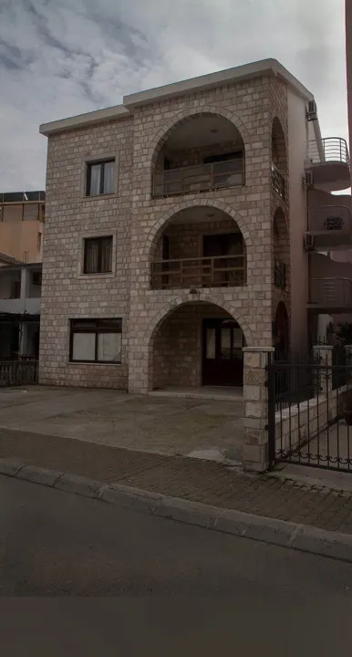 Rent, office space, 46m², Babilonija, Budva