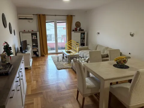 Rent, one bedroom apartment, 84m², Bonići, Tivat - image 1