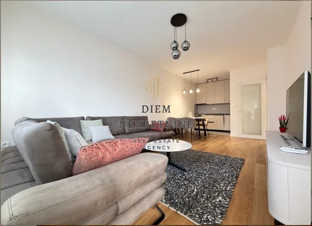 Izdavanje, jednosoban stan, 49m², Central Point, Podgorica