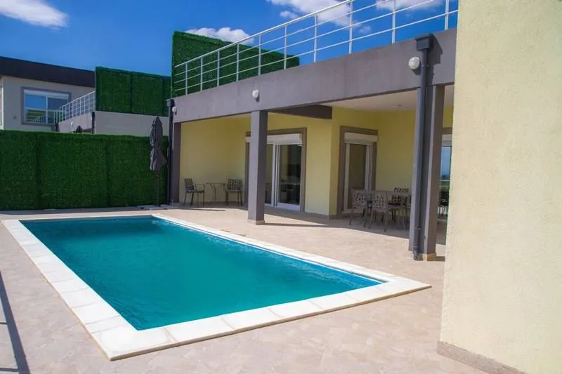 Prodaja, kuća, 324m², Sopot, Beograd