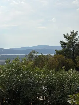 Pogled na prirodu i okolne planine sa terase. - image 7