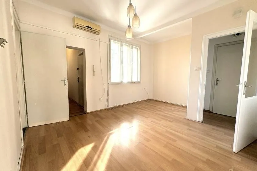 Izdavanje, dvosoban stan, 60m², Palilula Sve Podlokacije, Beograd