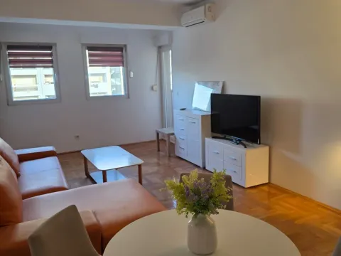 Rent, two bedroom apartment, 75m², City Kvart, Podgorica - image 3
