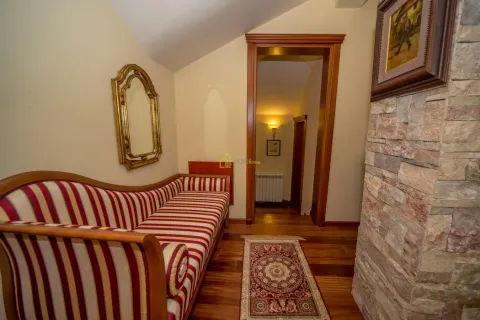 Rent, house, 168m², Cetinje, Crna Gora - image 22