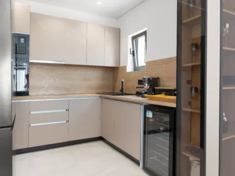 Rent, house, 350m², Tivat, Crna Gora - image 8