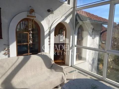 Izdavanje, trosoban stan, 110m², Zemun Kalvarija, Zemun Sve Podlokacije - image 19