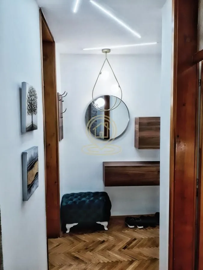 Izdavanje, dvosoban stan, 42m², Centar, Novi Sad